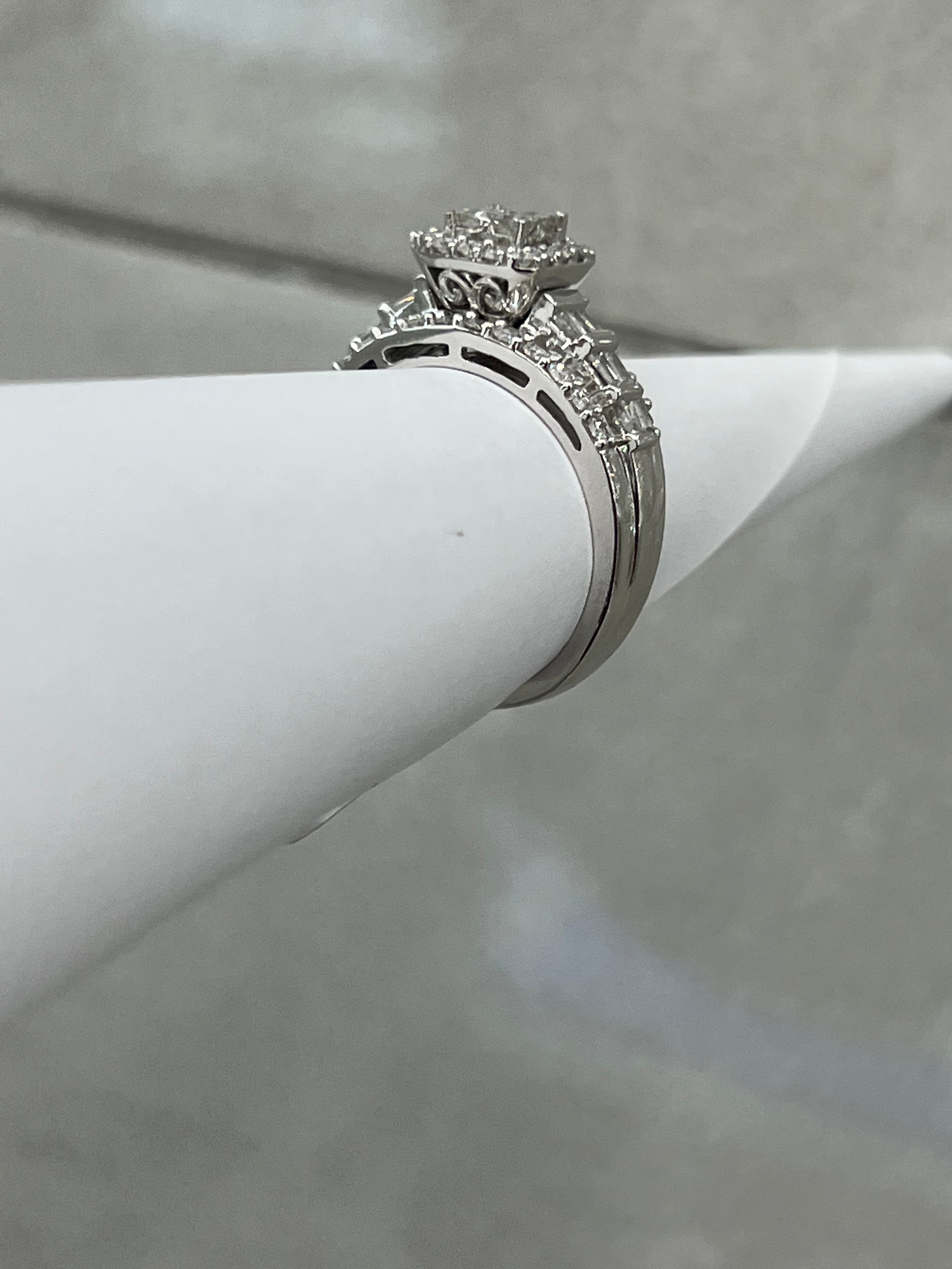10k Engagement Ring Princess cut 1.00ctw
